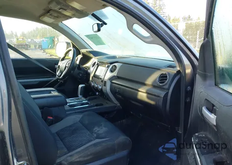 2014 Toyota Tundra Sr5 4.6L V8 z USA, uszkodzony, nr VIN 5TFUM5F12EX059004